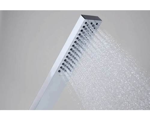 Čtvercová sprchová hlavice s proudem vody