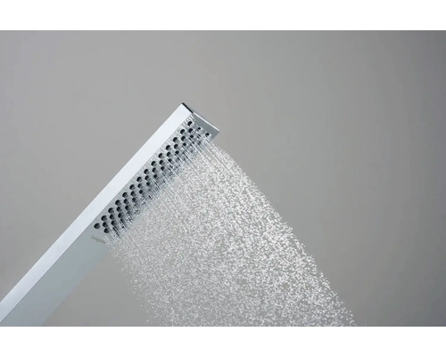 Čtvercová sprchová hlavice s proudem vody