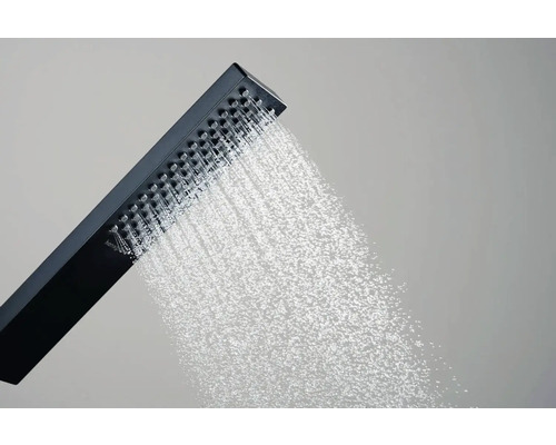 Obdélníková sprchová hlavice s proudem vody
