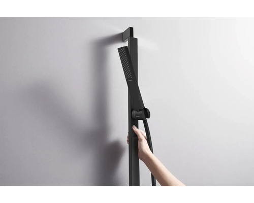 Nástěnný sprchový systém s ruční sprchou na stěně