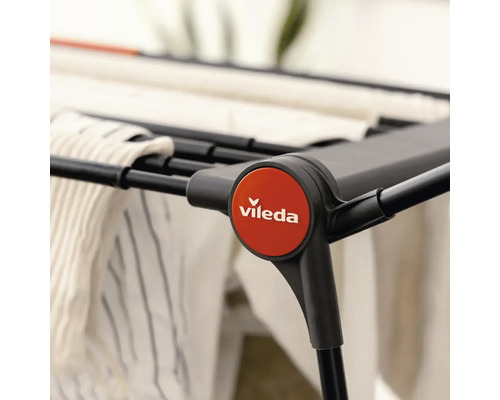 Logo Vileda na sušáku na prádlo