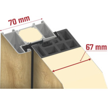 Průřez dveřního rámu o rozměrech 70 mm a 67 mm
