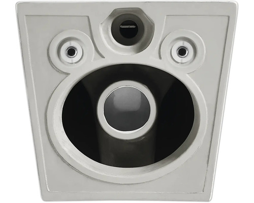 Řez keramickou toaletou pro montáž na stěnu s připojením splachovací nádržky