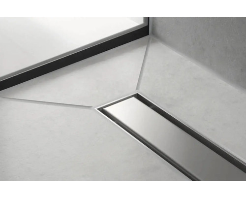 Nerezový sprchový žlab v moderní koupelně