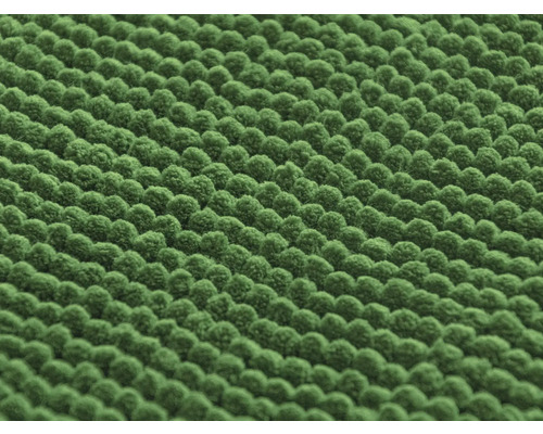 Detail zeleného žinylkového koberce