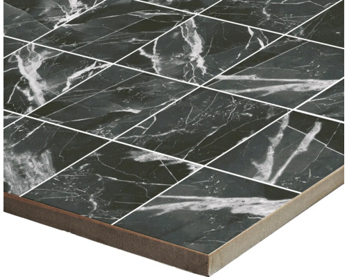 Detail černé dlaždice s mramorovým vzorem