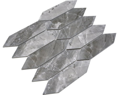 Mozaiková dlaždice ve tvaru šipky s mramorovým vzhledem