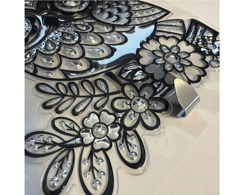 Dekorativní razítka s květinovými a listovými motivy a kamínky.