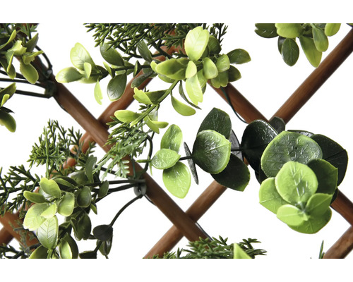 Dekorativní mřížka na popínavé rostliny s umělými rostlinami pro návrh zahrady