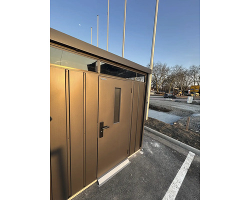 Kovový zahradní domek s dveřmi a oknem pro venkovní použití