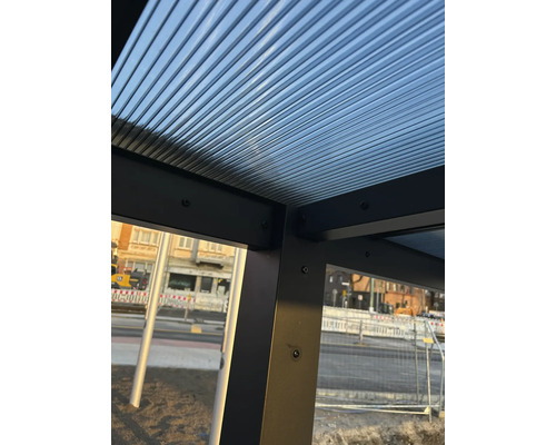 Detailní pohled na terasovou střechu s podkonstrukcí