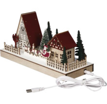 Dekorativní vánoční scéna s domy, stromy, saněmi a USB kabelem