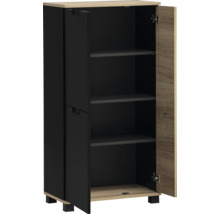 Skříň s otevřenými dveřmi a policemi