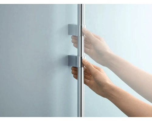 Sprchová tyč s rukou