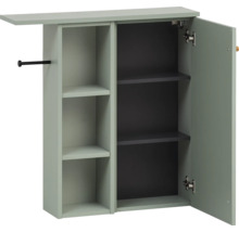 Otevřená nástěnná skříňka s policemi a držákem na ručníky