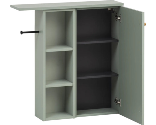 Otevřená nástěnná skříňka s policemi a držákem na ručníky