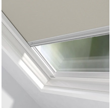 Střešní okno s manuální roletou