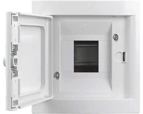 Rozvodná skříň pro povrchovou montáž s otevřenými dvířky pro instalaci pojistek a jističů