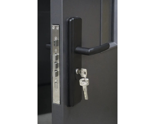 Kování dveří s klíčem v zámku