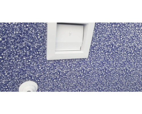Detail stěny s vypínačem a elektrickou zásuvkou