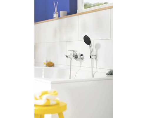 Koupelna s vanovou baterií a ruční sprchou