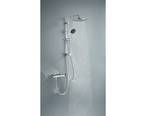 Sprchový systém s hlavovou a ruční sprchou v provozu