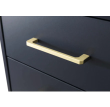 Detail komody se zásuvkami a úchytkou