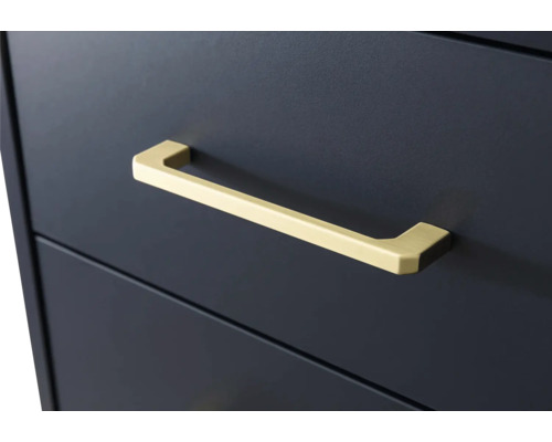 Detail komody se zásuvkami a úchytkou