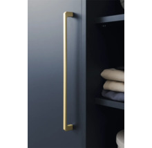 Dveře skříně s dlouhou, rovnou rukojetí