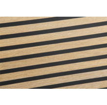 Dřevěný panel s lamelovou strukturou pro obklady stěn nebo stropů