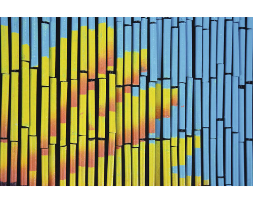 Bambusový závěs se žlutými, oranžovými a modrými pruhy