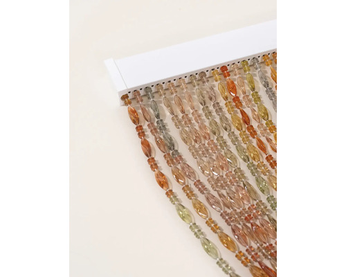 Dekorativní dveřní závěs s barevnými plastovými korálky.