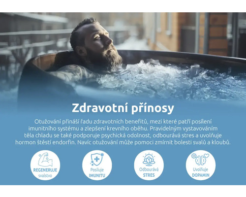 Muž relaxuje v ledové lázni: Zdravotní výhody terapie chladem.