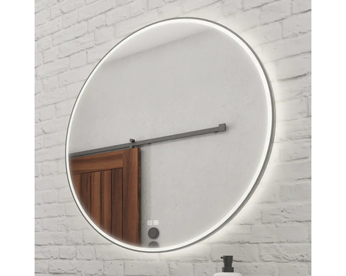 Kulaté LED zrcadlo do koupelny s dotykovým senzorem na cihlové zdi