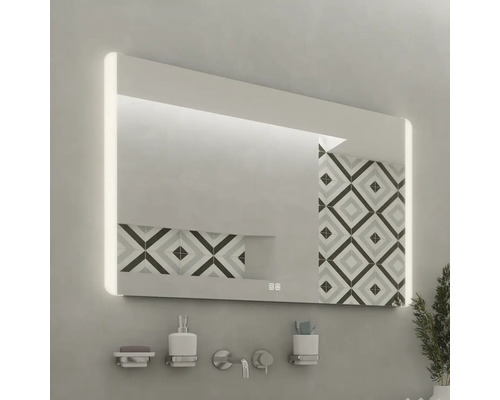 Obdélníkové zrcadlo s osvětlením v koupelně