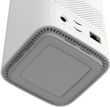 Spodní strana bílého WiFi routeru s porty pro napájení, reset, Micro SD a WAN