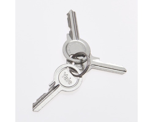 Tři klíče Yale na kroužku na klíče