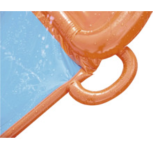 Detailní záběr nafukovací skluzavky s rukojetí