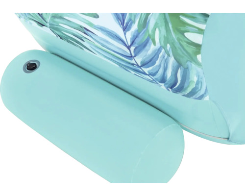 Detail nafukovacího plovoucího křesla s rostlinným vzorem