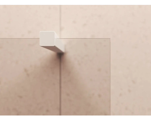 Detailní záběr upevnění sprchové stěny