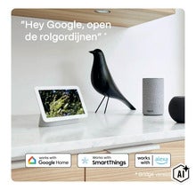 Hlasoví asistenti pro chytrou domácnost na mramorovém povrchu s logy kompatibility Google Home, SmartThings a Amazon Alexa. (Image AI modified or generated)