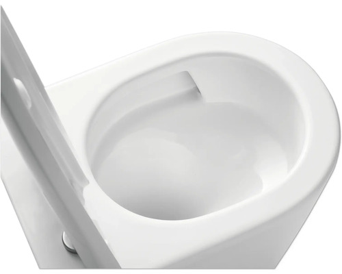 Detailní záběr bílé keramické toalety