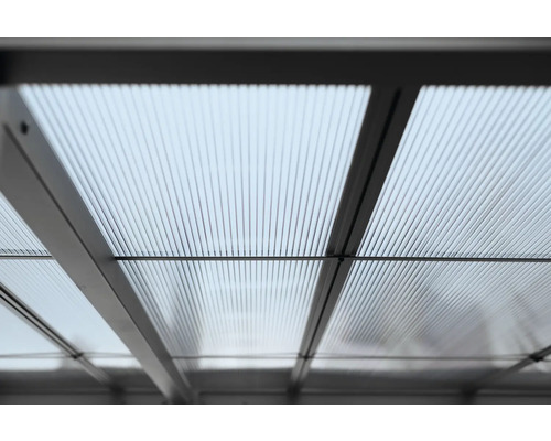 Detail transparentního zastřešení terasy s hliníkovým rámem
