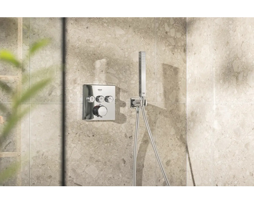 Sprchová armatura s ruční sprchou na stěně