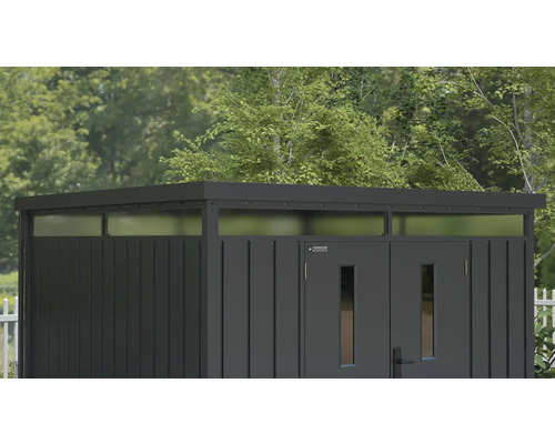 Kovová zahradní chatka s dvoukřídlými dveřmi a světlíky