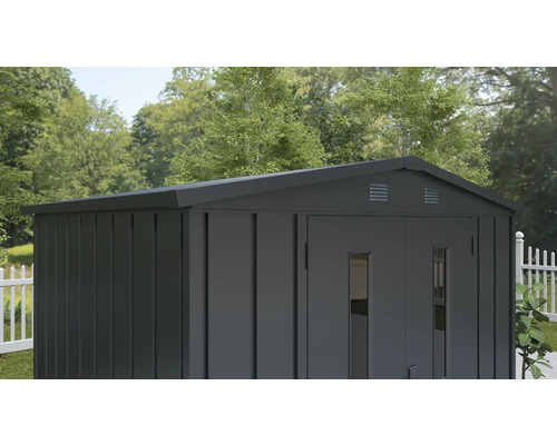 Zahradní kůlna s dvoukřídlými dveřmi a větráním na zahradě