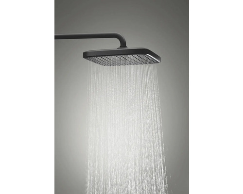Čtvercová sprchová hlavice s proudem vody