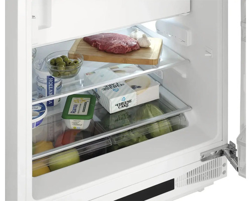 Otevřená chladnička s potravinami