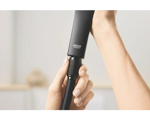 Detail ruční sprchy s logem Grohe