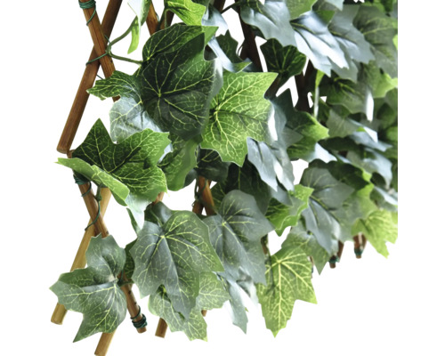 Umělý břečťan na dřevěné mřížce pro dekoraci